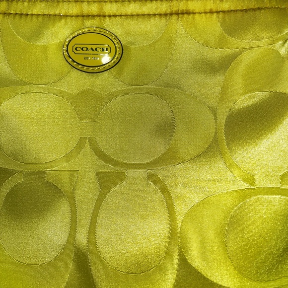 Coach Clutch - Picture 3 of 4